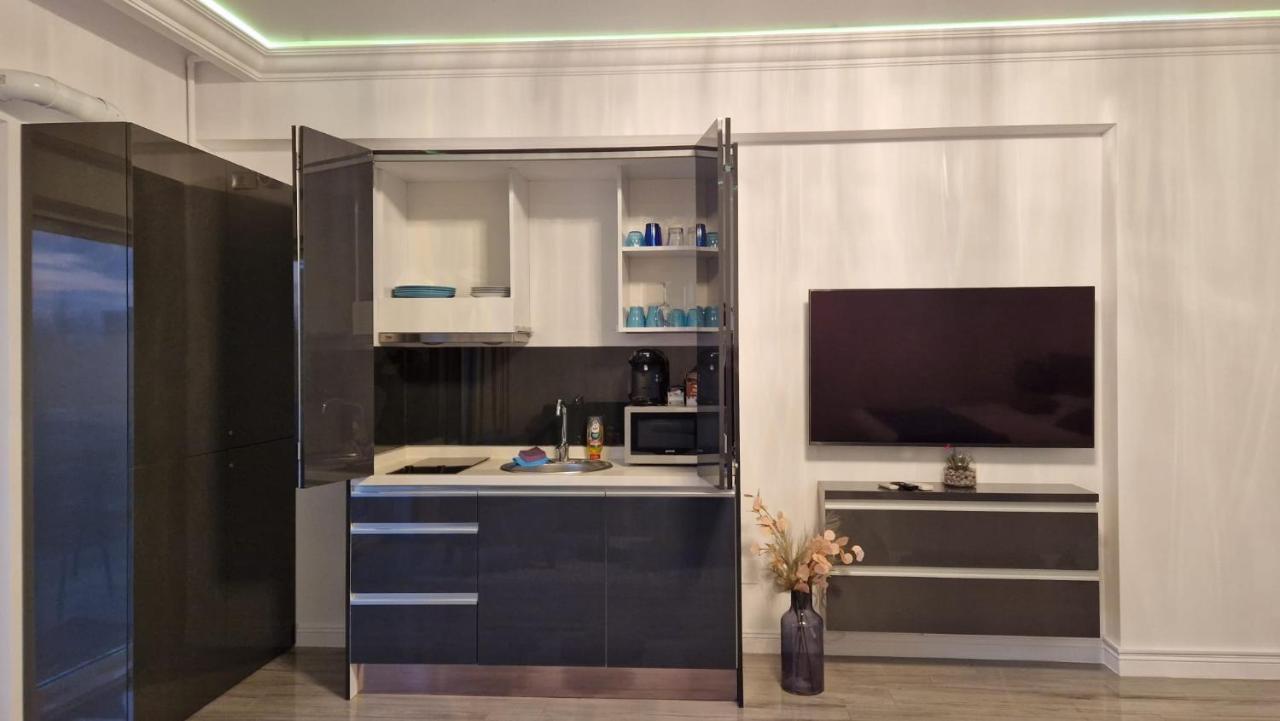 White Tower - Private Studio 106 Mamaia Kültér fotó